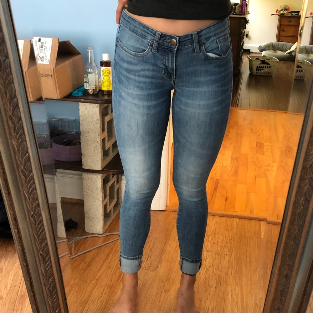 Gap skinny jeans mid rise, can fit 25-27, size 4-6